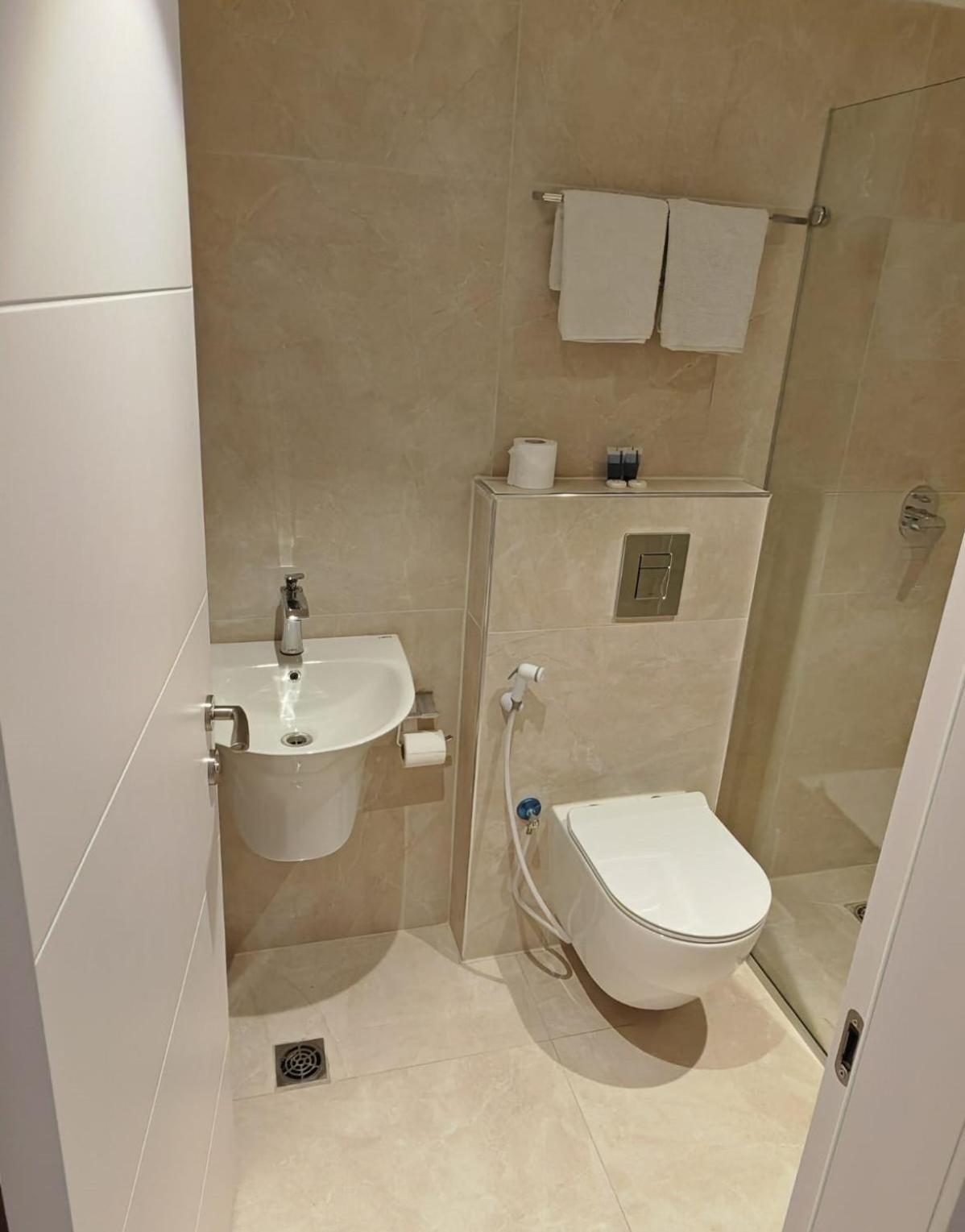 New Metropole Hotel - Baitulmaqdis Luaran gambar