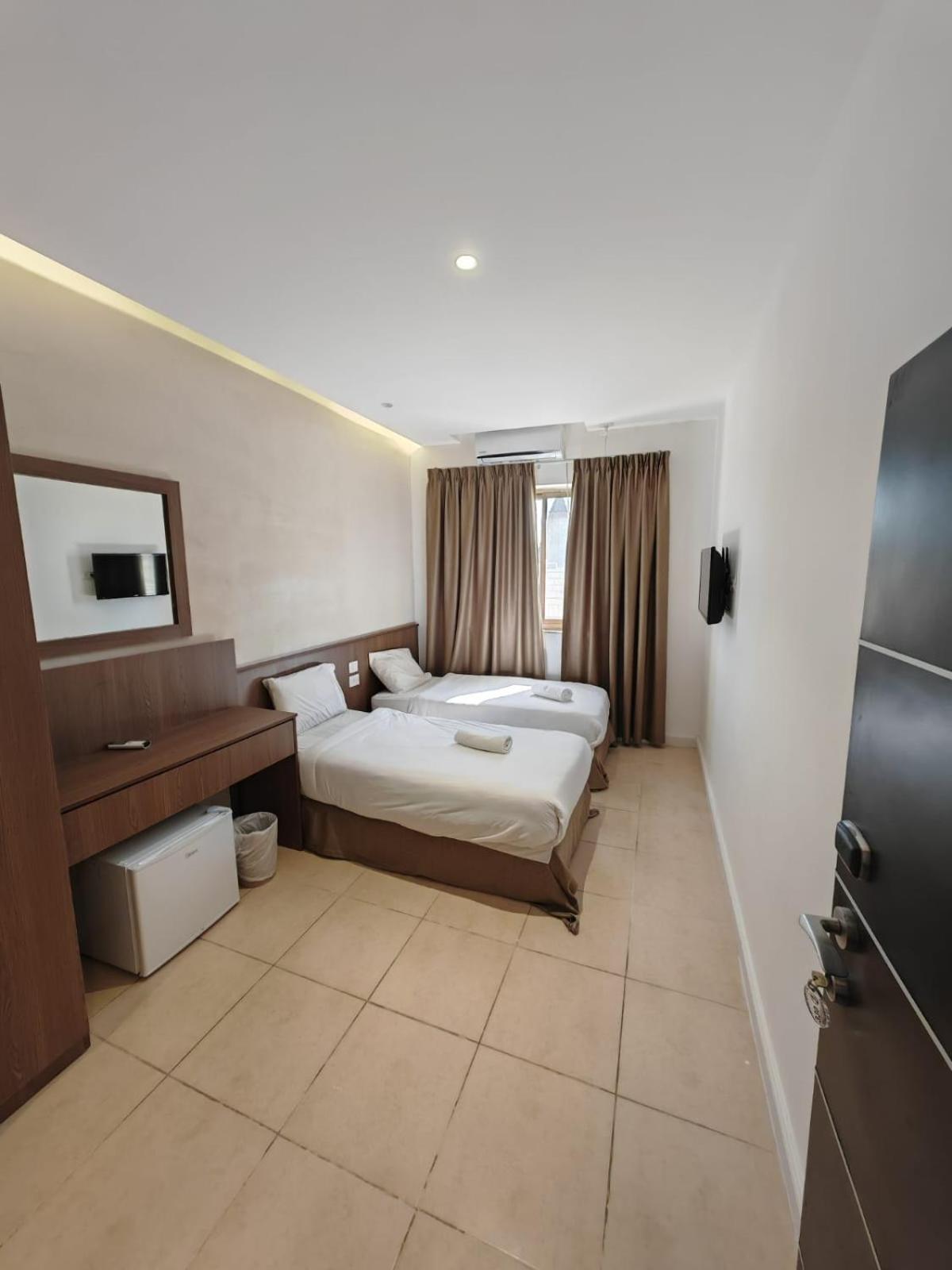 New Metropole Hotel - Baitulmaqdis Luaran gambar
