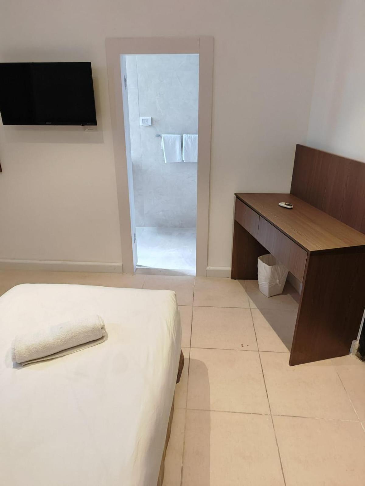 New Metropole Hotel - Baitulmaqdis Luaran gambar