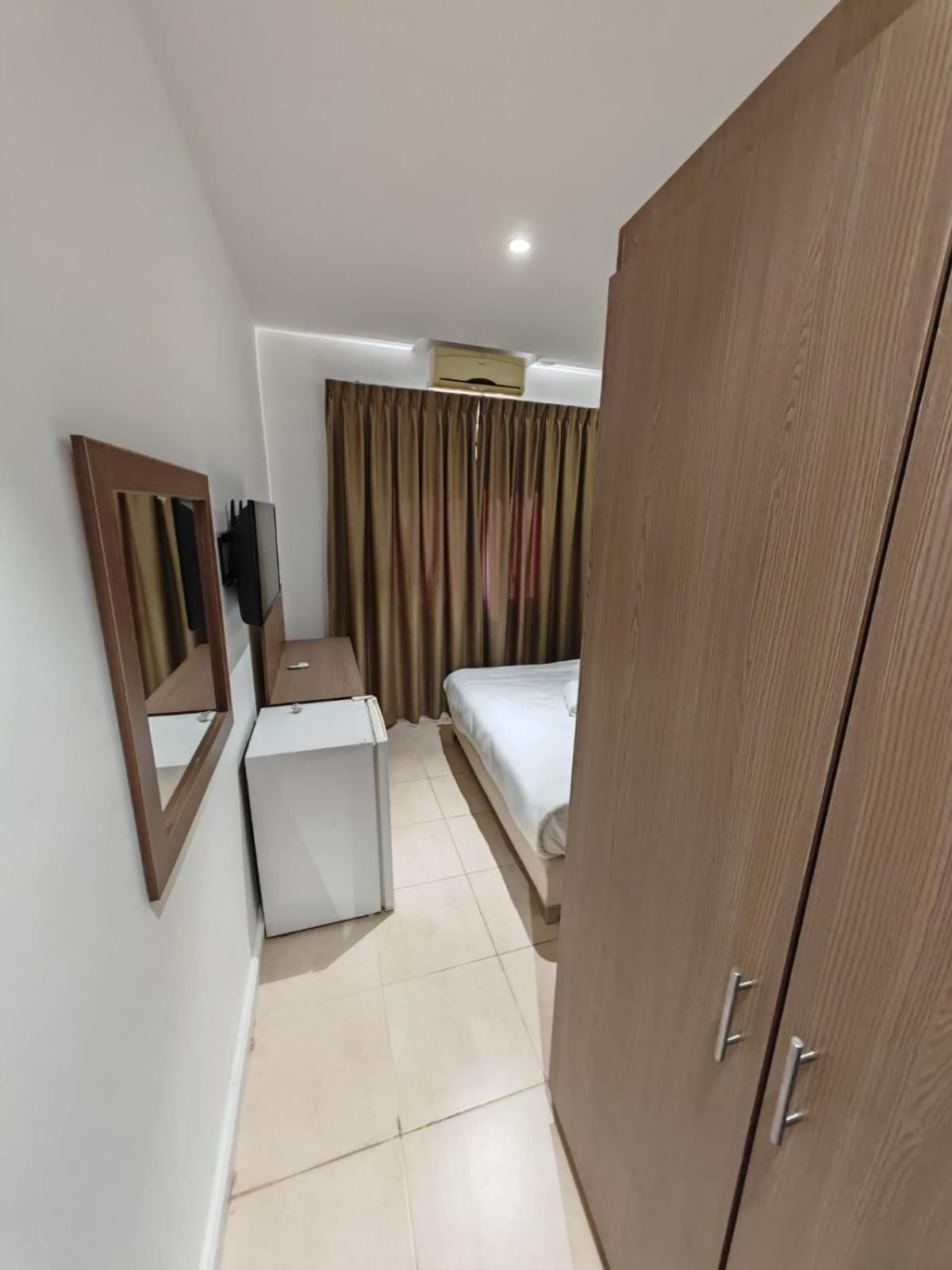 New Metropole Hotel - Baitulmaqdis Luaran gambar
